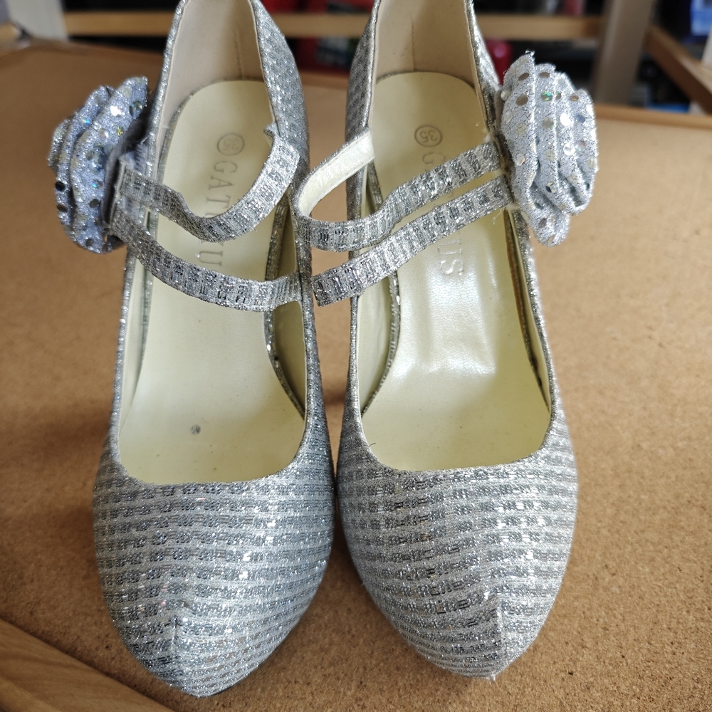 PARTY SHOES - Picture 2 of 3